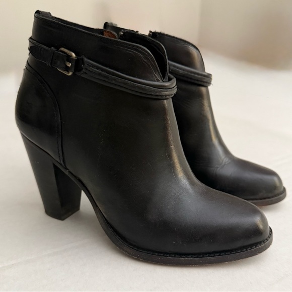 Frye Jenny Seam Short Boot in Black Leather 6.5M - Picture 1 of 13
